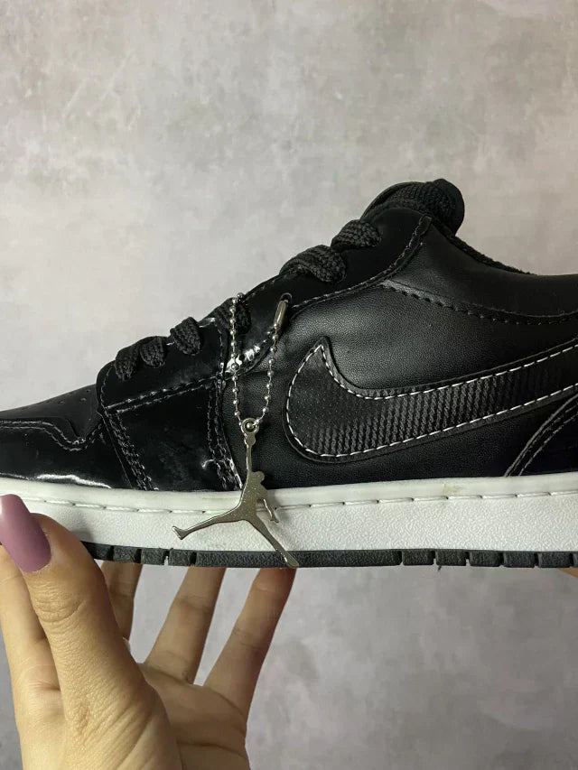 NIKE AIR JORDAN BLACK VERNIZ